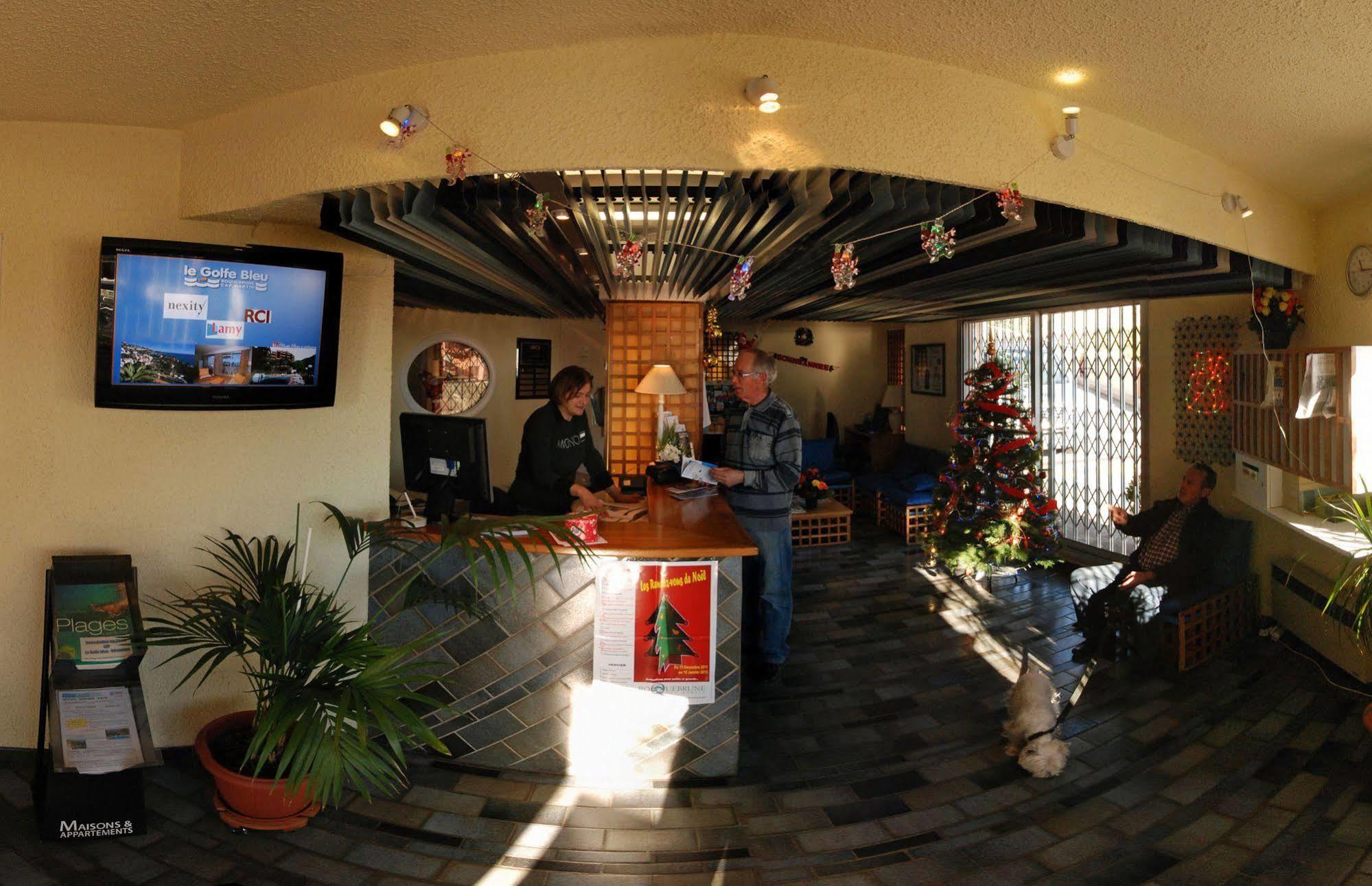 罗克布吕讷-卡普马丹蓝色海湾公馆公寓式酒店 外观 照片